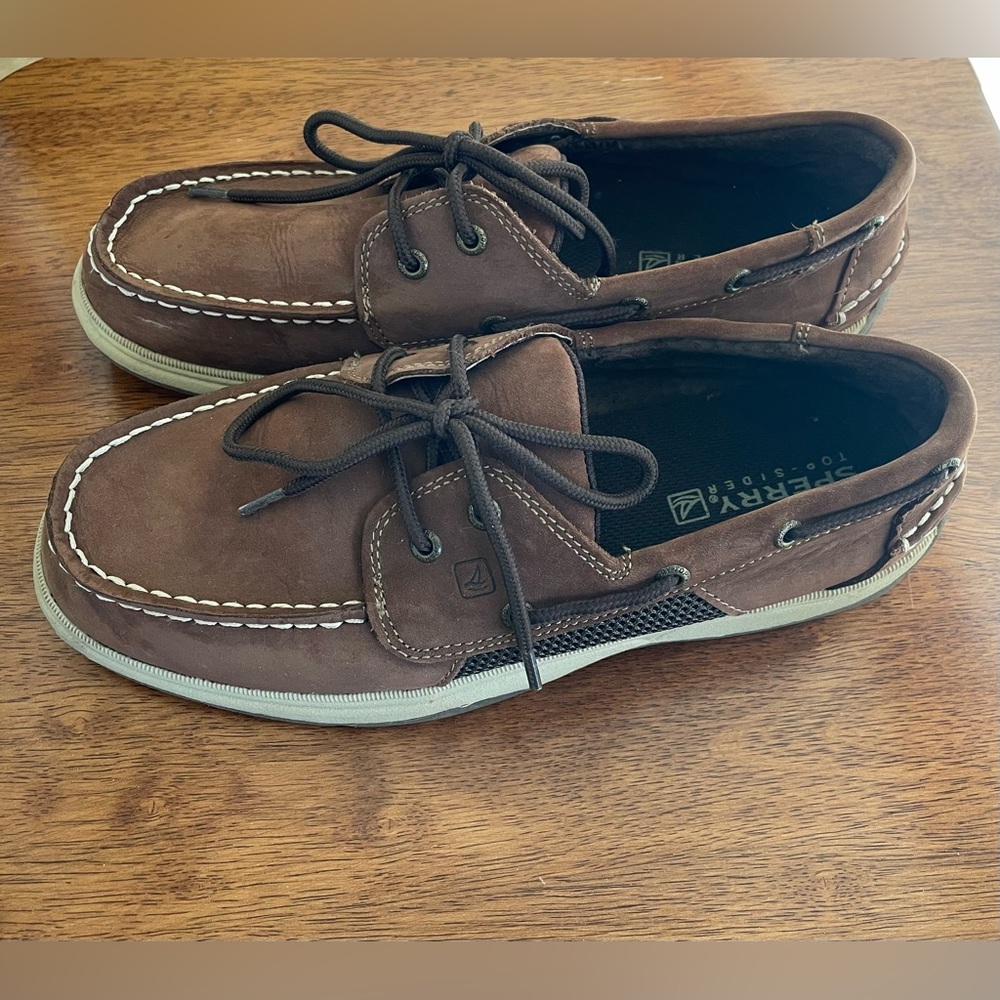 Sperry boys intrepid boat shoes like new dark brown boy size 6.5